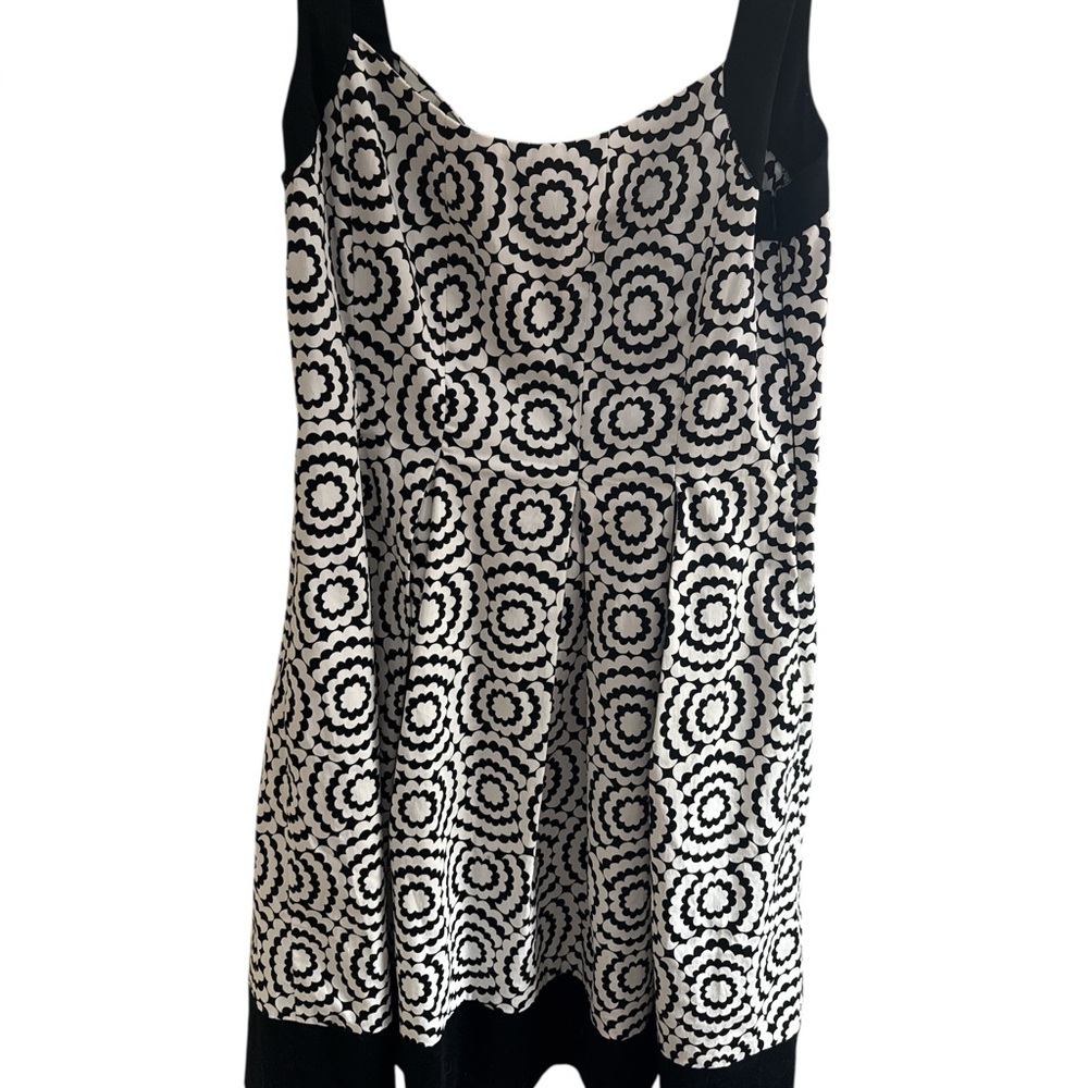 Maggie London Women's Chic Sleeveless Black White Pattern Size‎ 14 Fit And Flare